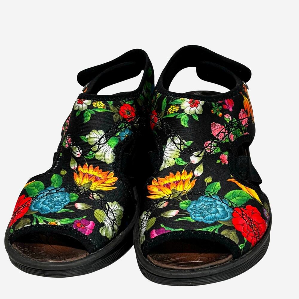 Bzees Dream black floral print sandals Size 9 washable fabric wedge heel shoes